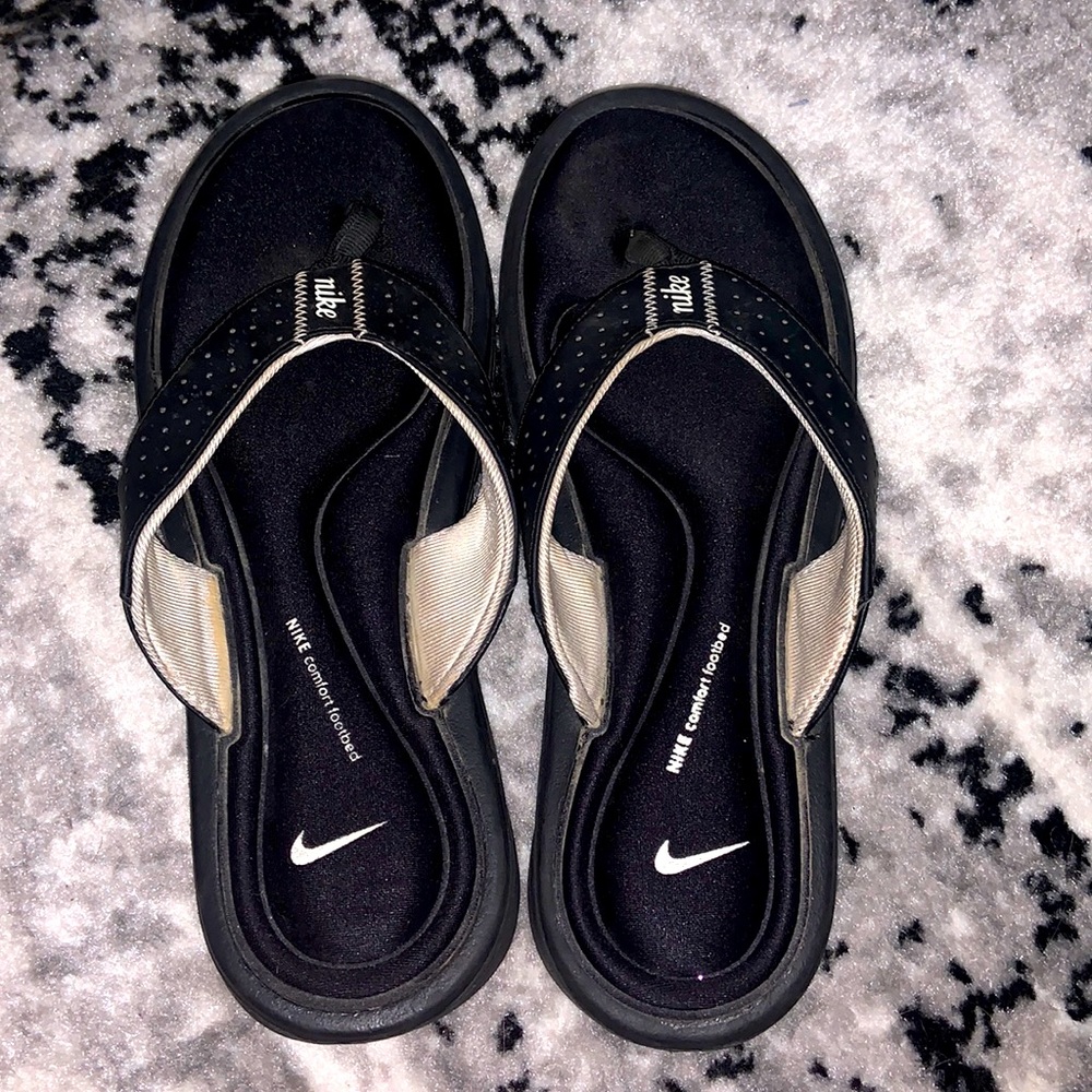 Women’s Nike Flip Flops! 🩴